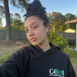 Meet your Posher, Isis